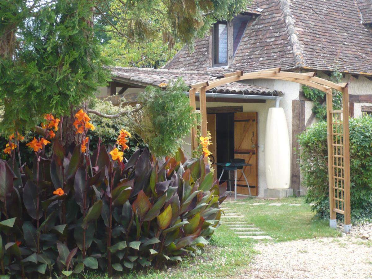 B&B Gilclau Saint-Martial-d'Artenset Exteriör bild